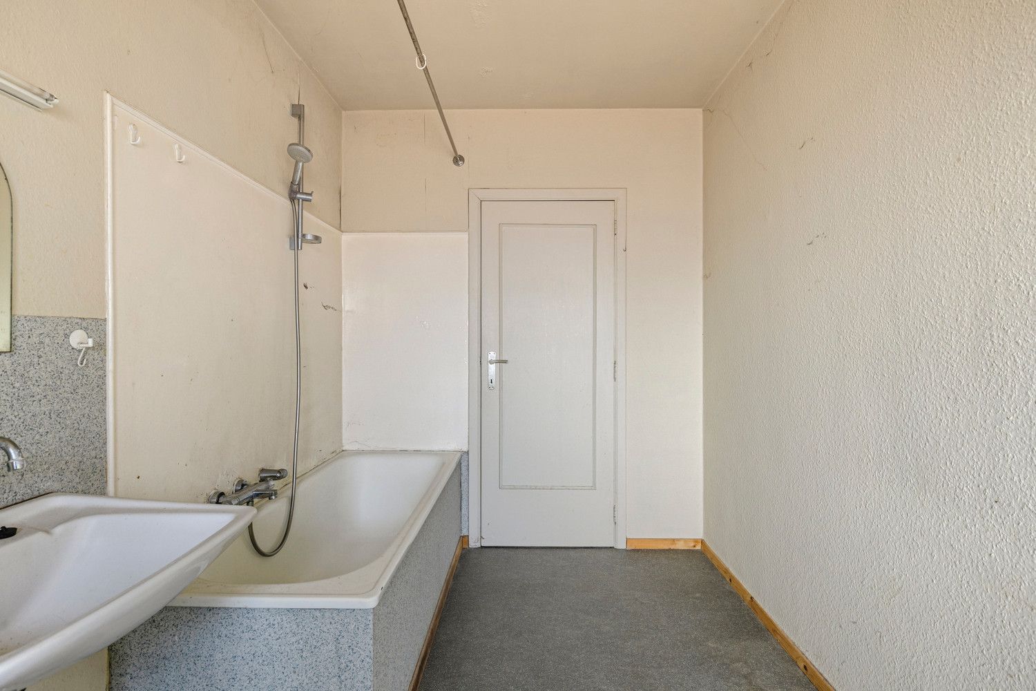RUIM GEBOUW MET VEEL MOGELIJKHEDEN, CENTRUM DIEST! foto 18