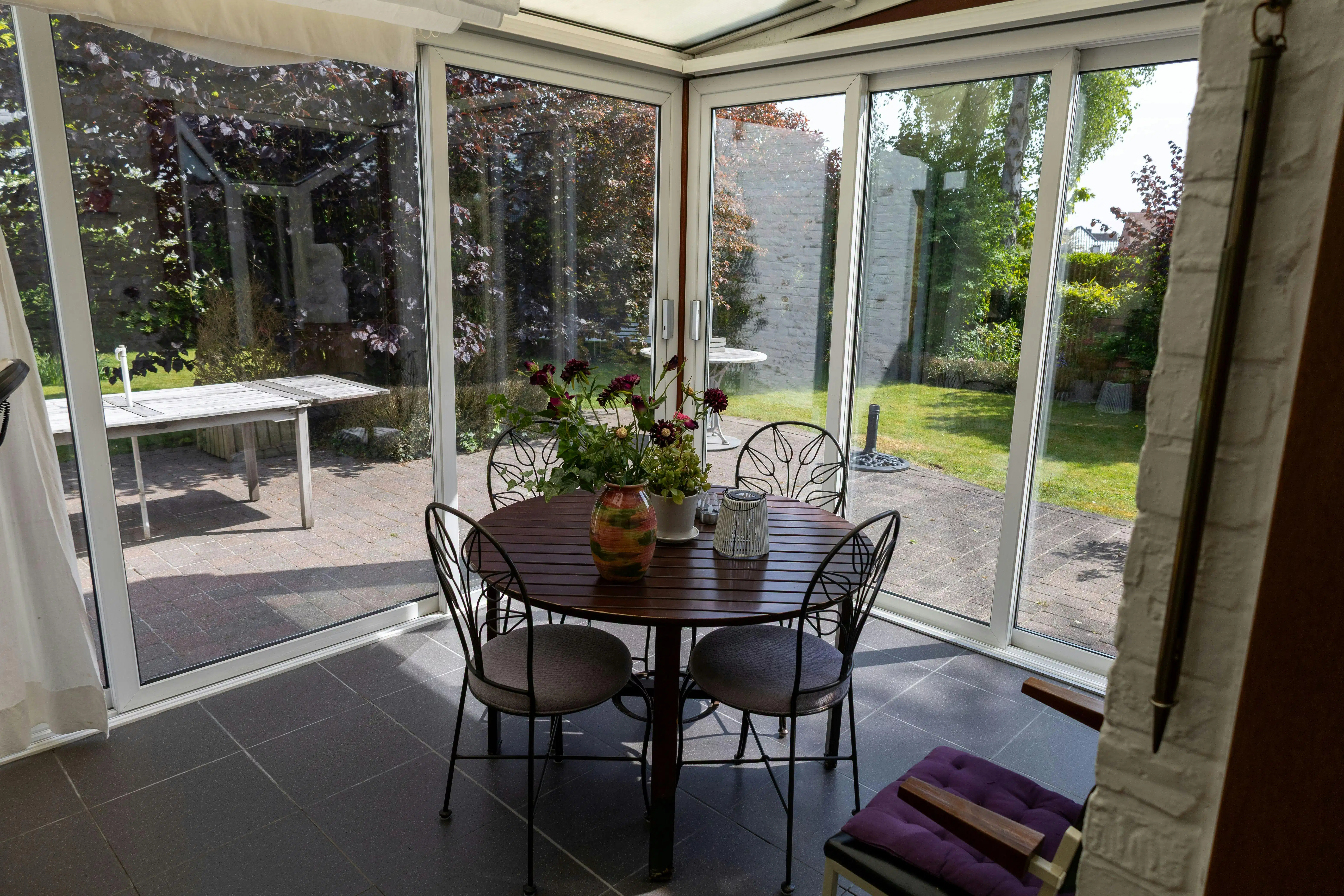 Karaktervolle woning met ruime tuin gelegen langs het water. foto 8