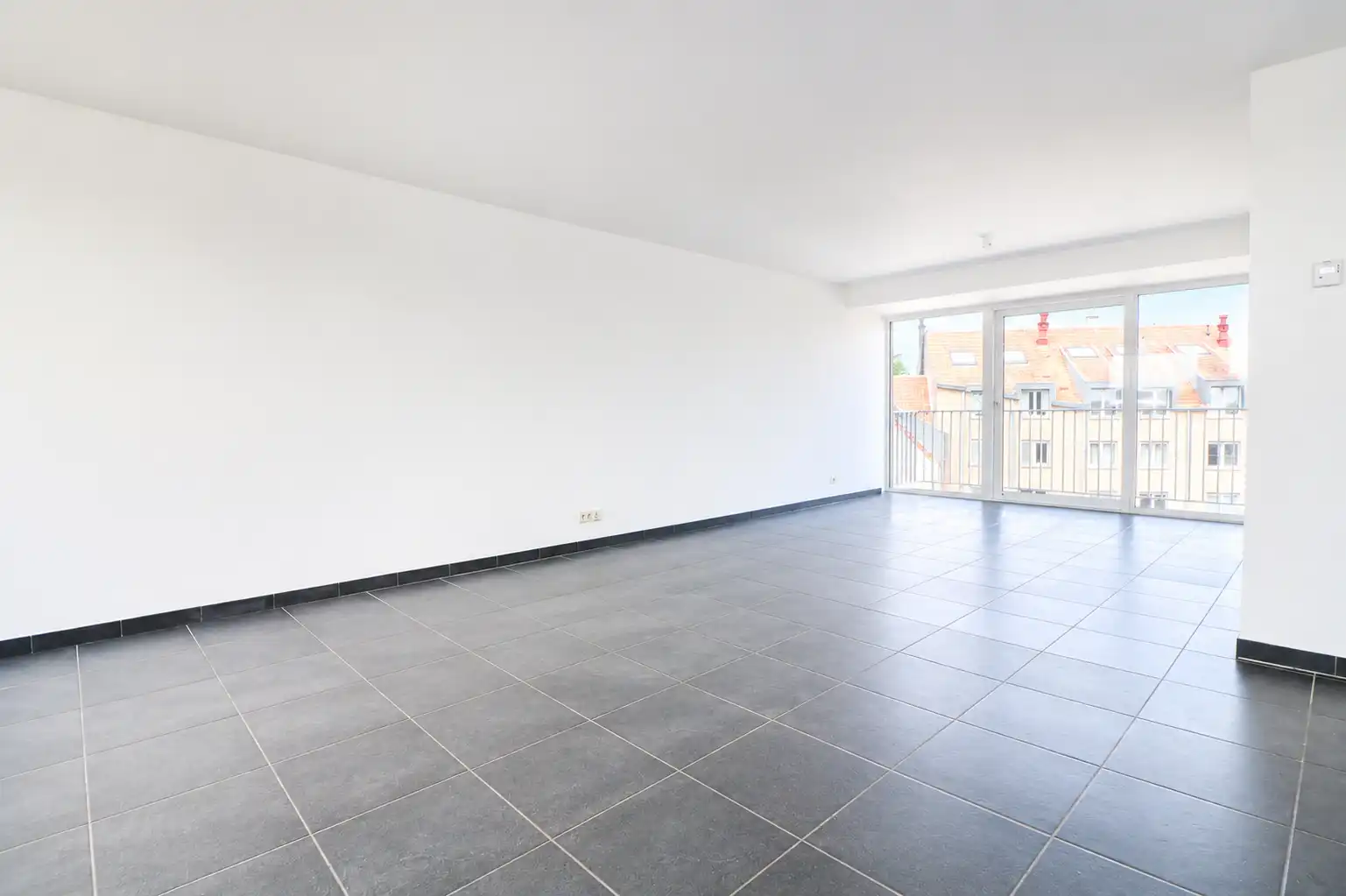 Bijzonder ruim appartement met 3 slaapkamers, 2 badkamers en open zichten, met de mogelijkheid om een garagebox aan te kopen in het gebouw. foto 5