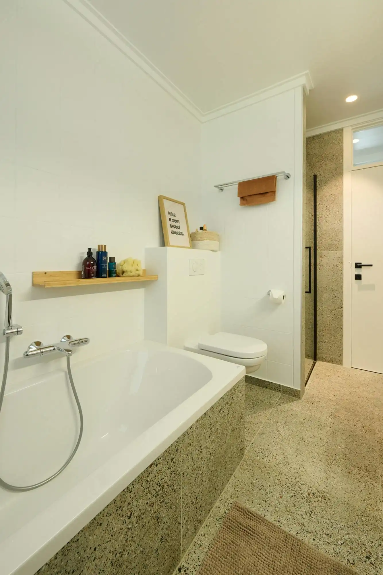 Prachtig gerenoveerd huis te koop in rustige wijk in Waregem foto 11