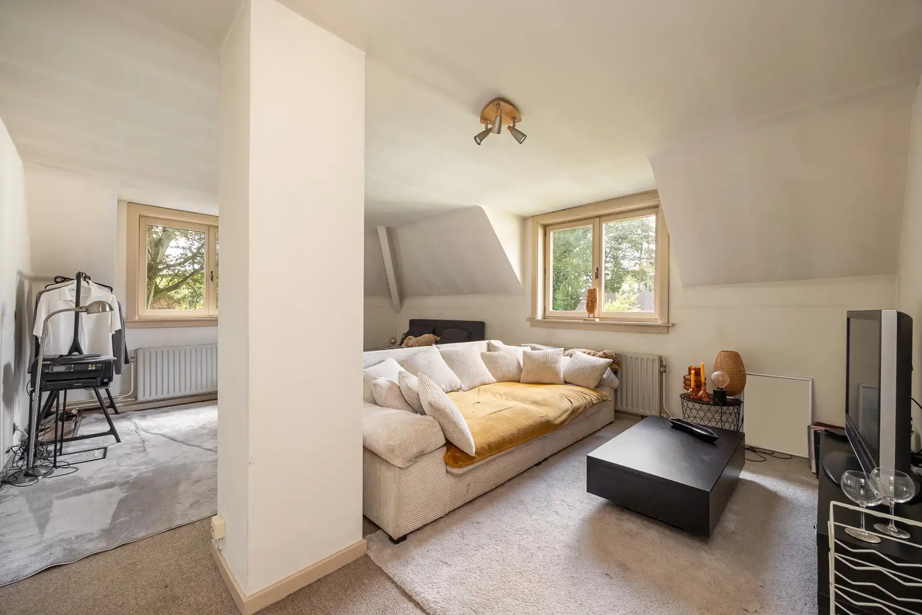 Te renoveren villa met paardenstallen op ca. 1753 m². foto 8