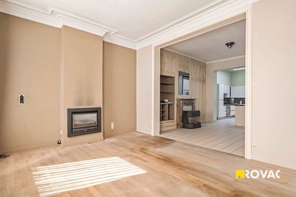 Zeer ruime woning met handelsmogelijkheden foto 7
