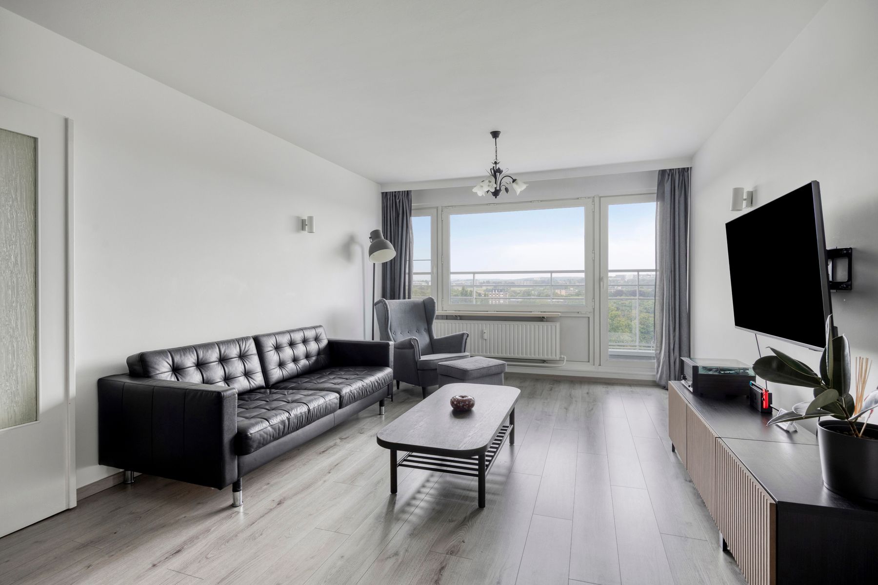 Ruim appartement met prachtig uitzicht foto {{pictureIndex}}