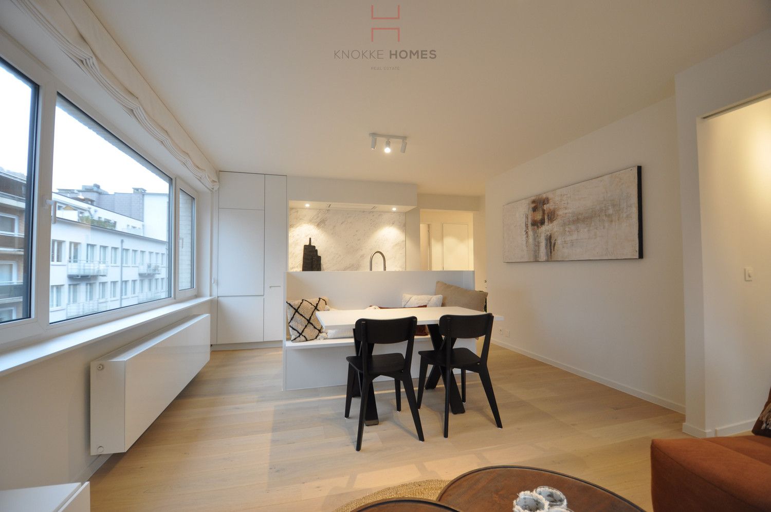 Volledig gerenoveerd, gemeubeld hoekappartement gelegen op enkele stappen van de zee en de Lippenslaan foto 4