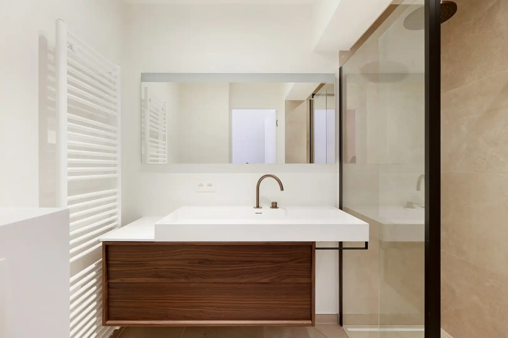 Gerenoveerd appartement centraal gelegen in het centrum van Knokke, vlakbij de winkels en de zee. foto 16