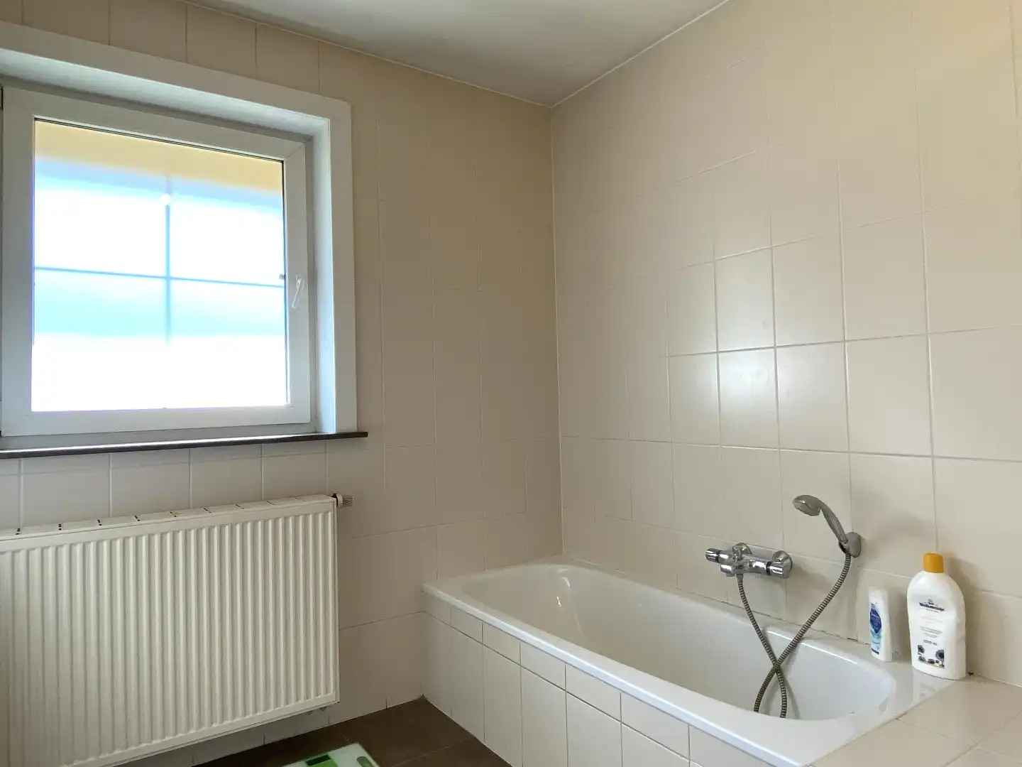 BEDRIJFSWONING/CONCIËRGEWONING MET 4 SLPKS EN TUIN foto 4