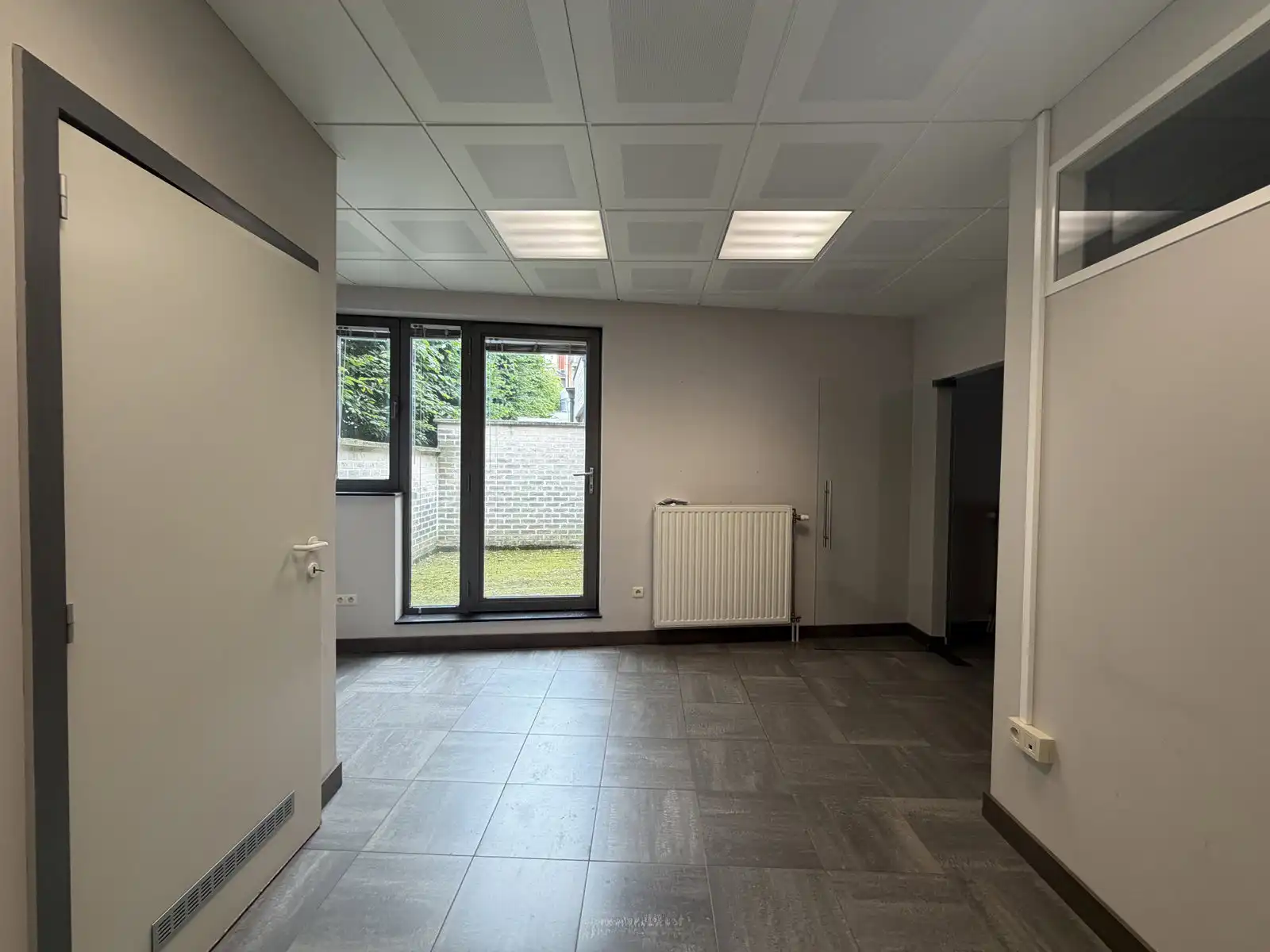 Gunstig gelegen commercieel gelijkvloers in centrum Ekeren! foto 6