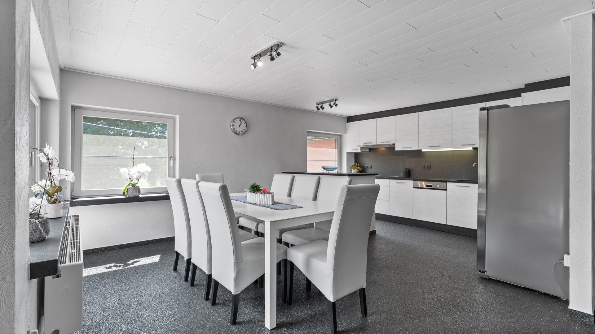 Bemeubeld app. met 2 slpkrs en riant terras van 70 m² foto 3