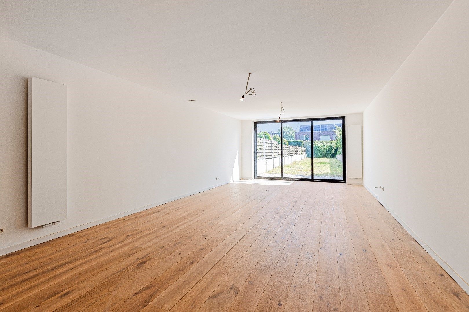 Prachtig gerenoveerde 4-slpk woning in het centrum van Stabroek! foto 2