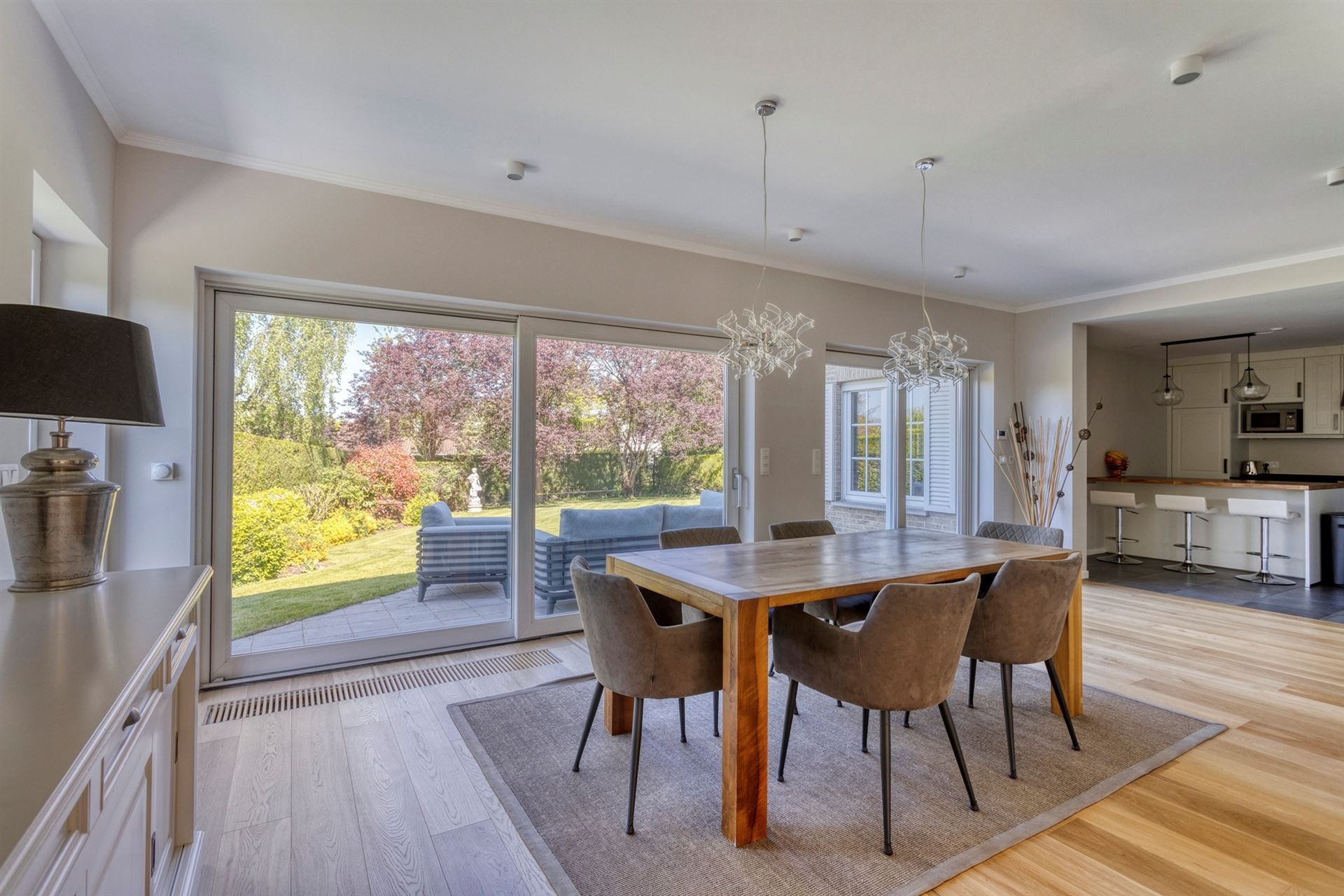 Prachtig gerenoveerde villa op mooi perceel foto 12