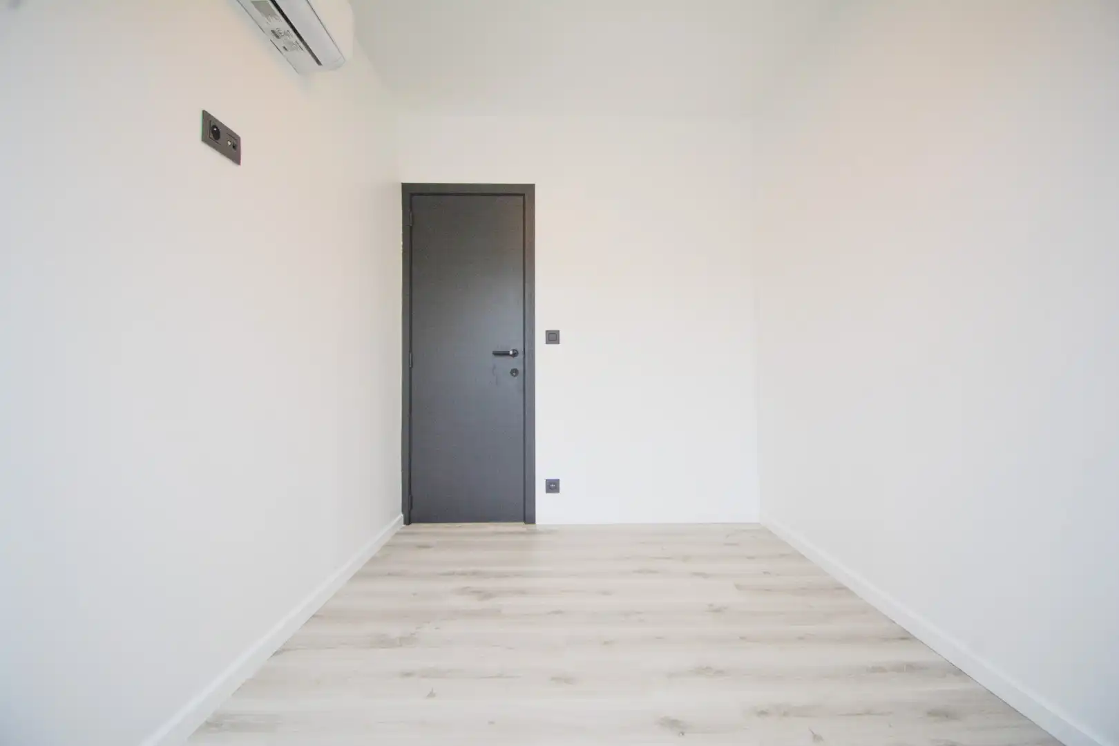Instapklaar gelijkvloers appartement met garage te Roeselare foto 14