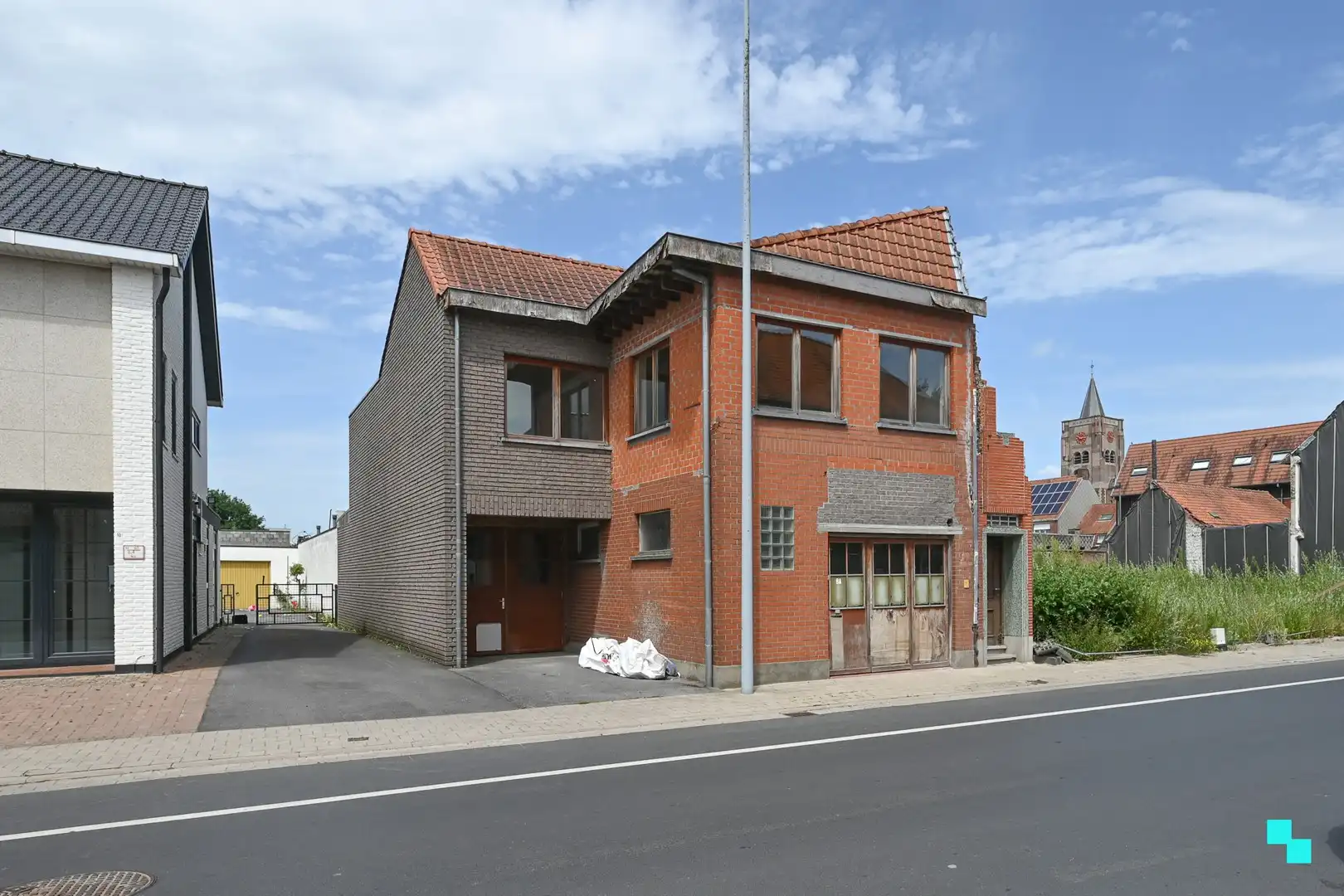 Bedrijfsgebouw met bovenliggend appartement te Sint-Eloois-Winkel foto 23