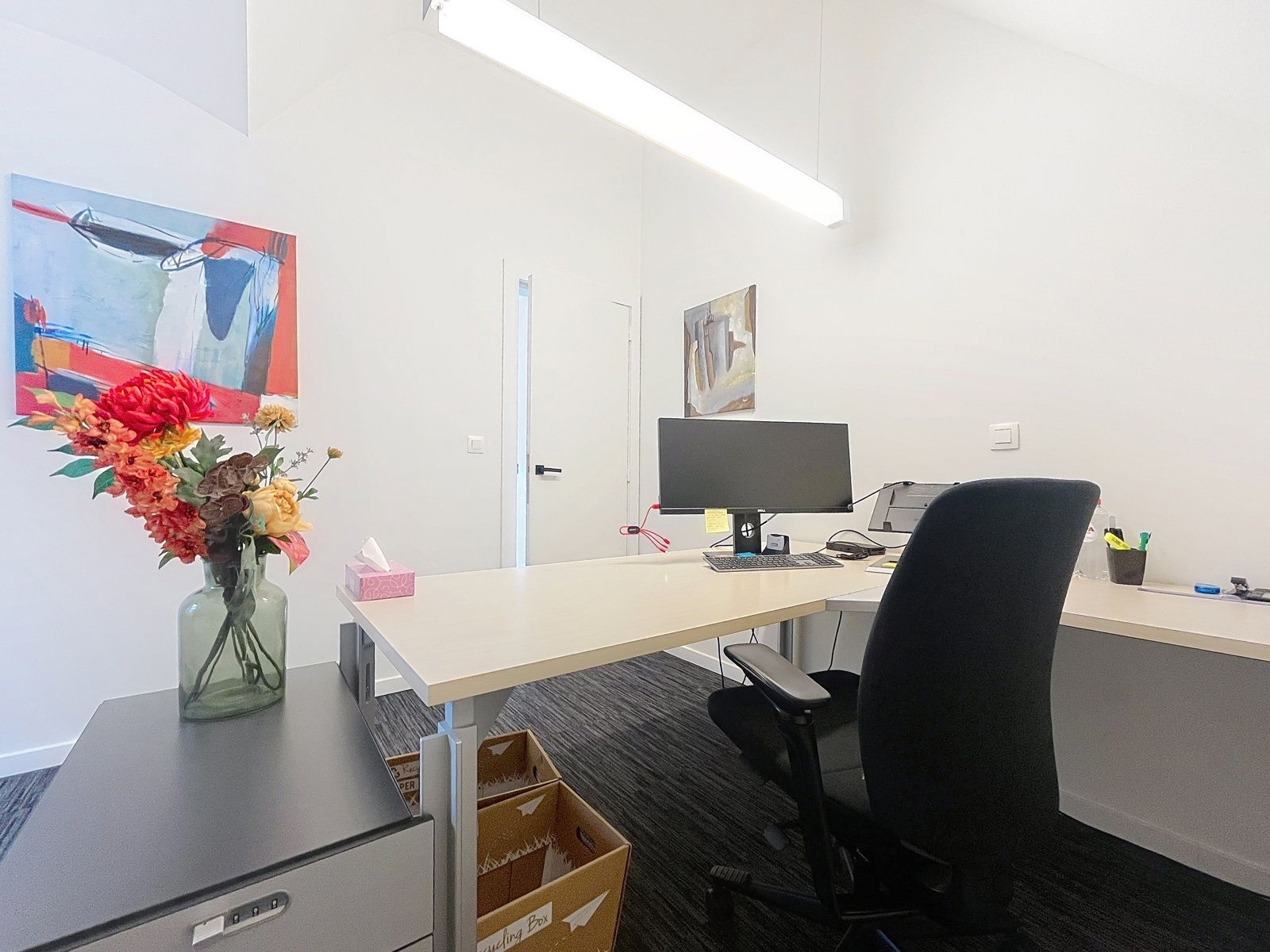 Duplex-kantoorruimte met 6/9 werkplekken in dienstencentrum. foto 11