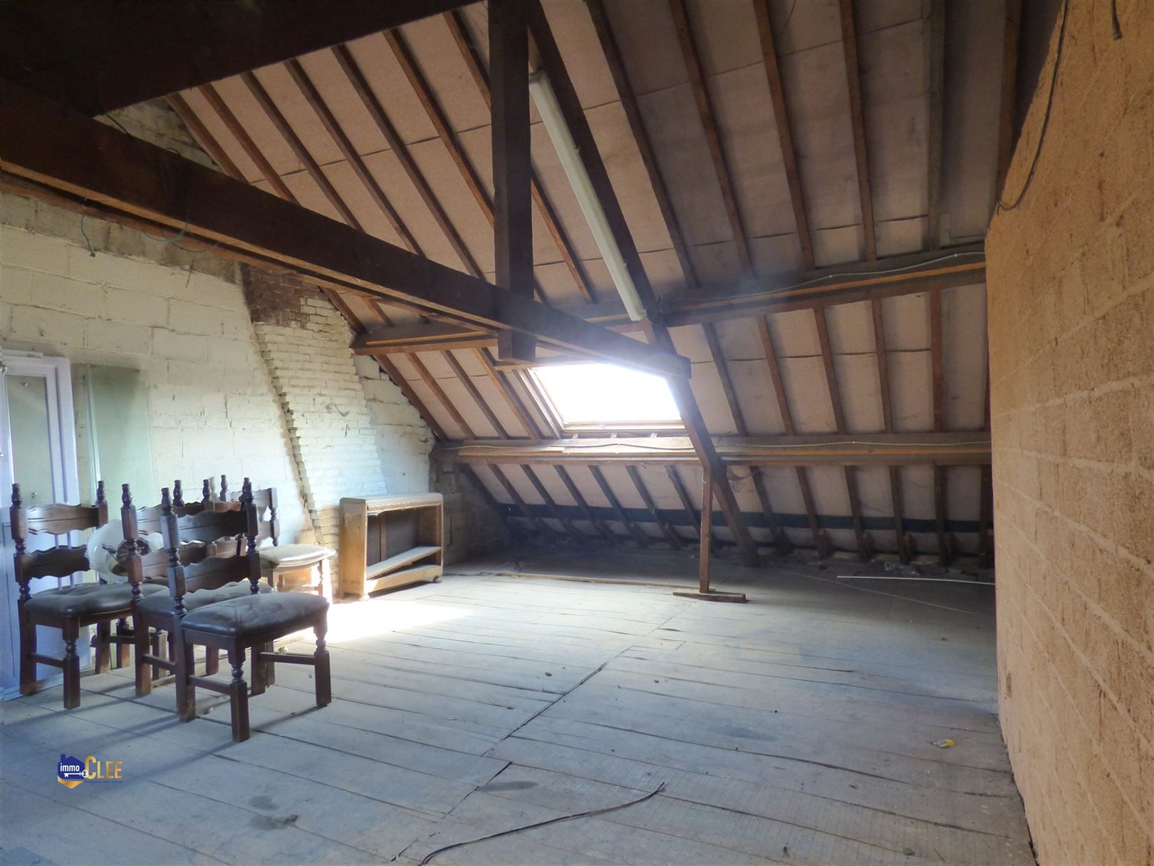 Te renoveren woning met 3 slaapkamers en garage foto 13