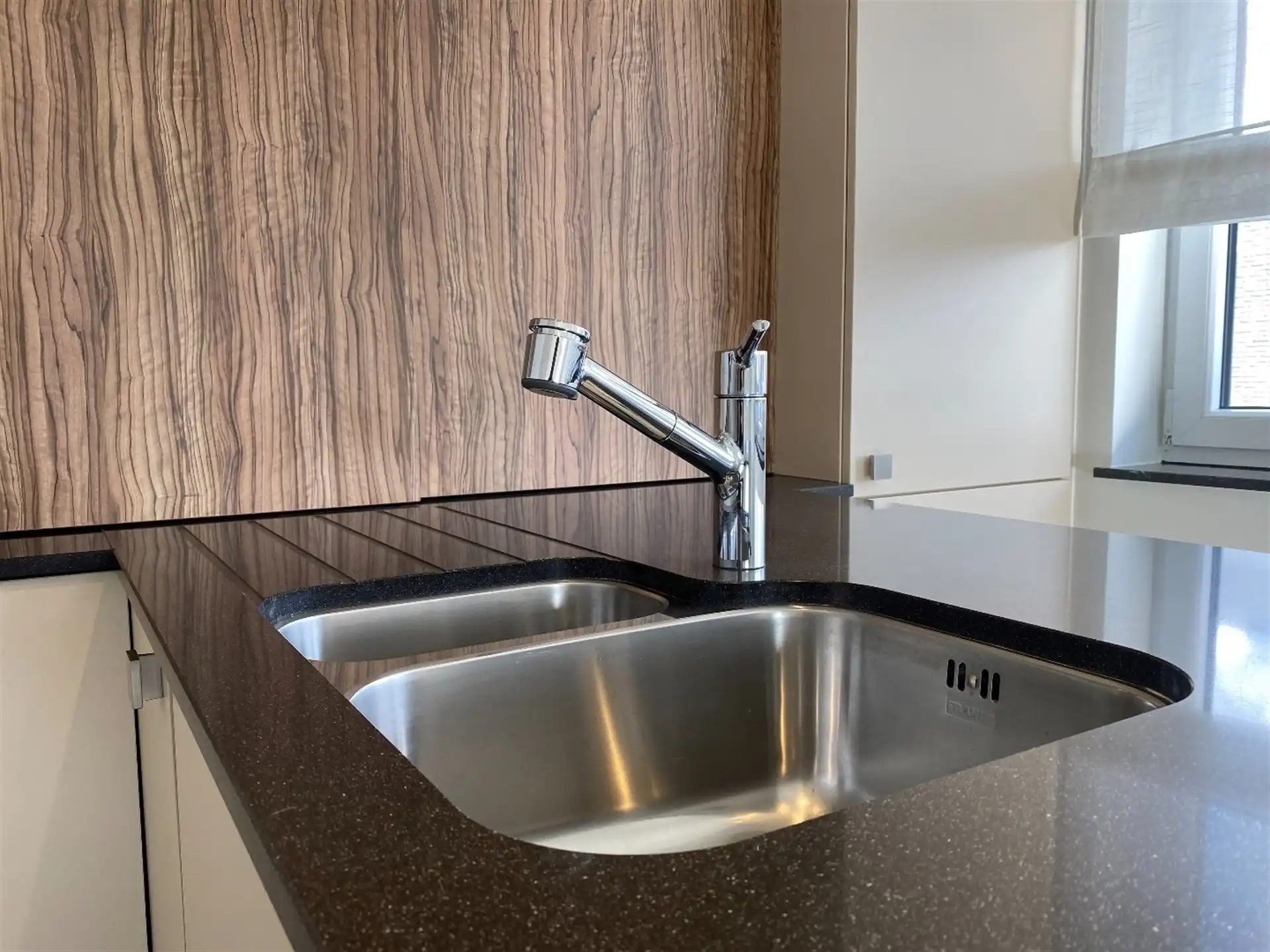 Instapklaar appartement met terras en garage. foto 12