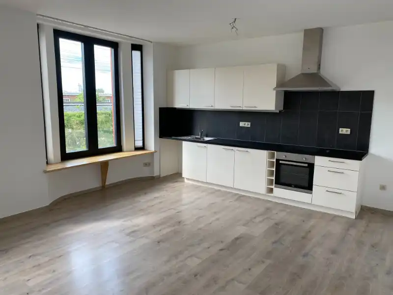 --- NIEUW --- Gerenoveerd en energiezuinig 1-slaapkamerappartement met ruim terras op toplocatie nabij Sint-Pietersstation! foto 2