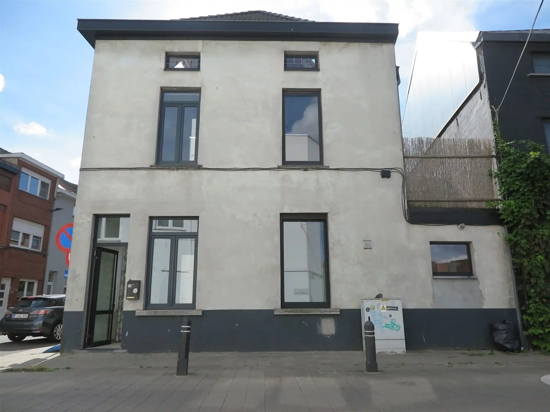 lichtrijk huis met 2 kamers en terras foto {{pictureIndex}}