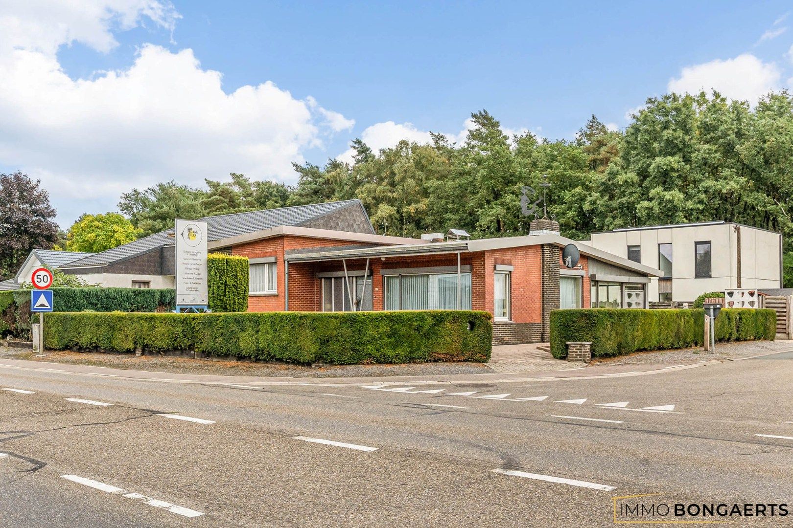 Hoofdfoto van de publicatie: Ruime hoekwoning met drie slaapkamers