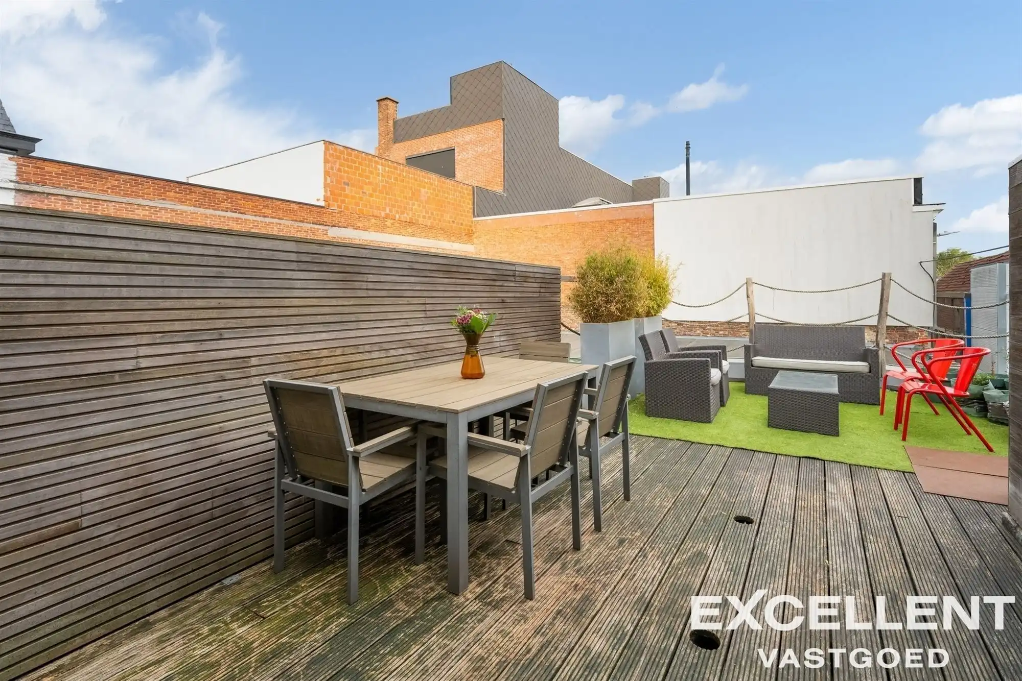 Centraal gelegen duplex appartement met ruim terras te huur! foto 9