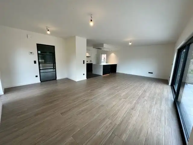 Comfortabele, hoog afgewerkte en energiezuinige nieuwbouwwoning gelegen in een rustige omgeving in Neeroeteren.  foto 6