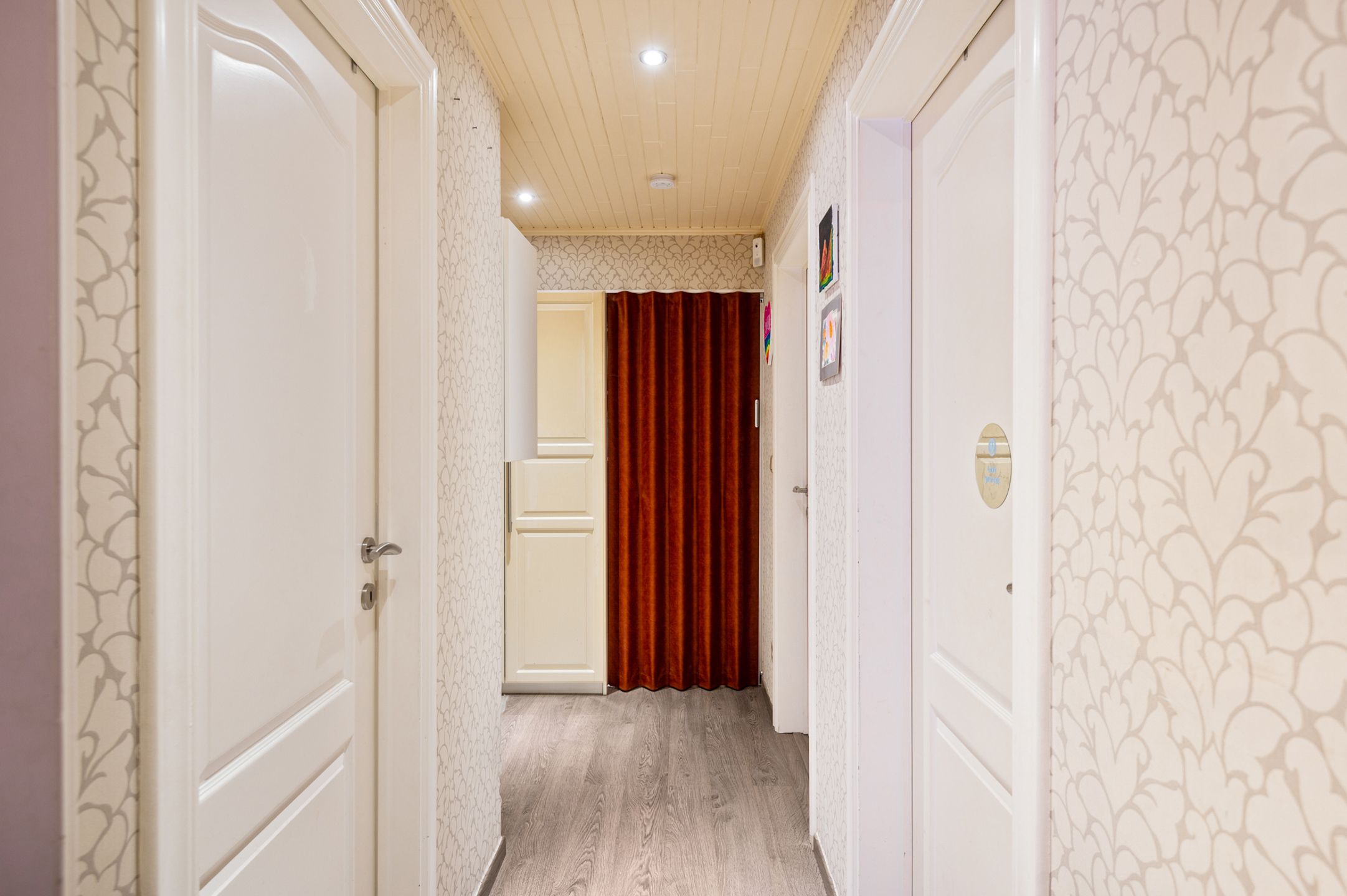 Ruim en verzorgd gelijkvloers appartement met 3 slaapkamers foto 9