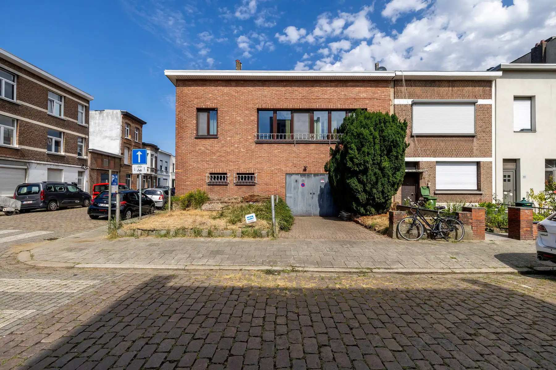 Te renoveren appartement met ruim magazijn/garage foto 3