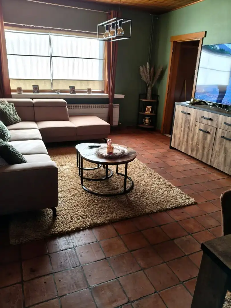 Ruime woning met 4 slaapkamers en garage en carport en tuin foto 8