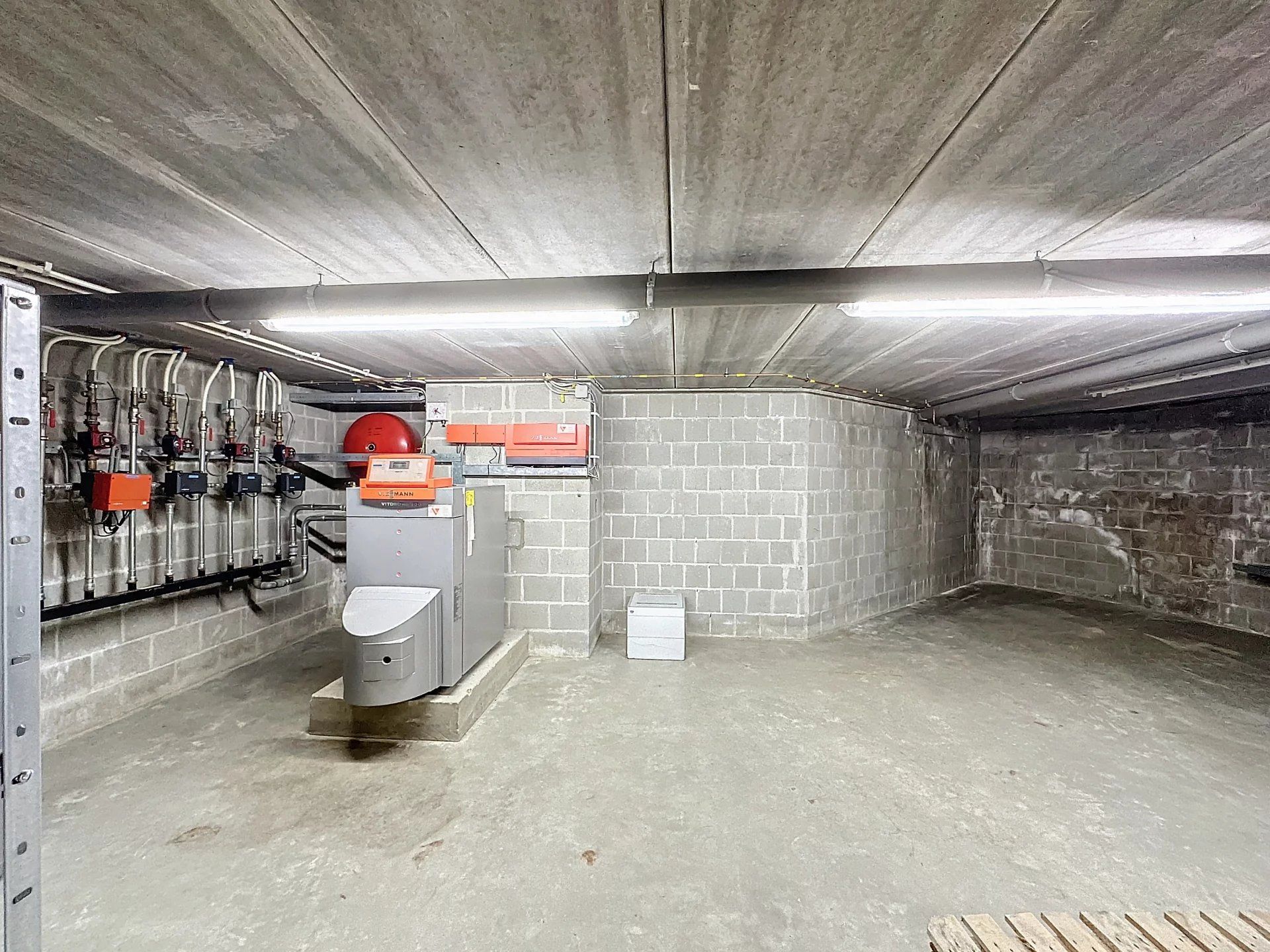 Unieke moderne woning met een dubbele bestemming op een perceel van 29a24ca. foto 64