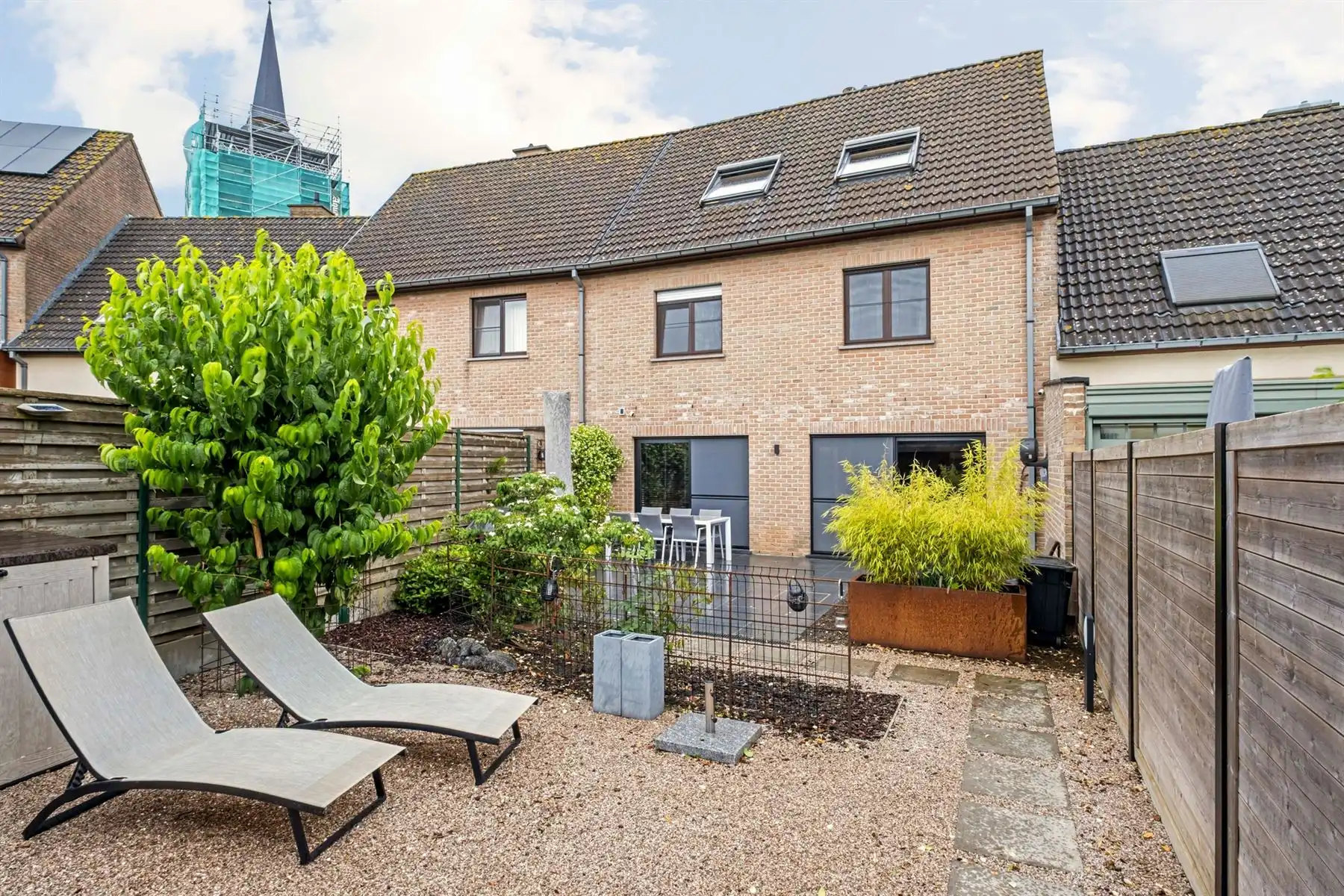 Verzorgde woning met 4 slaapkamers en afgewerkte zolderruimte foto 8