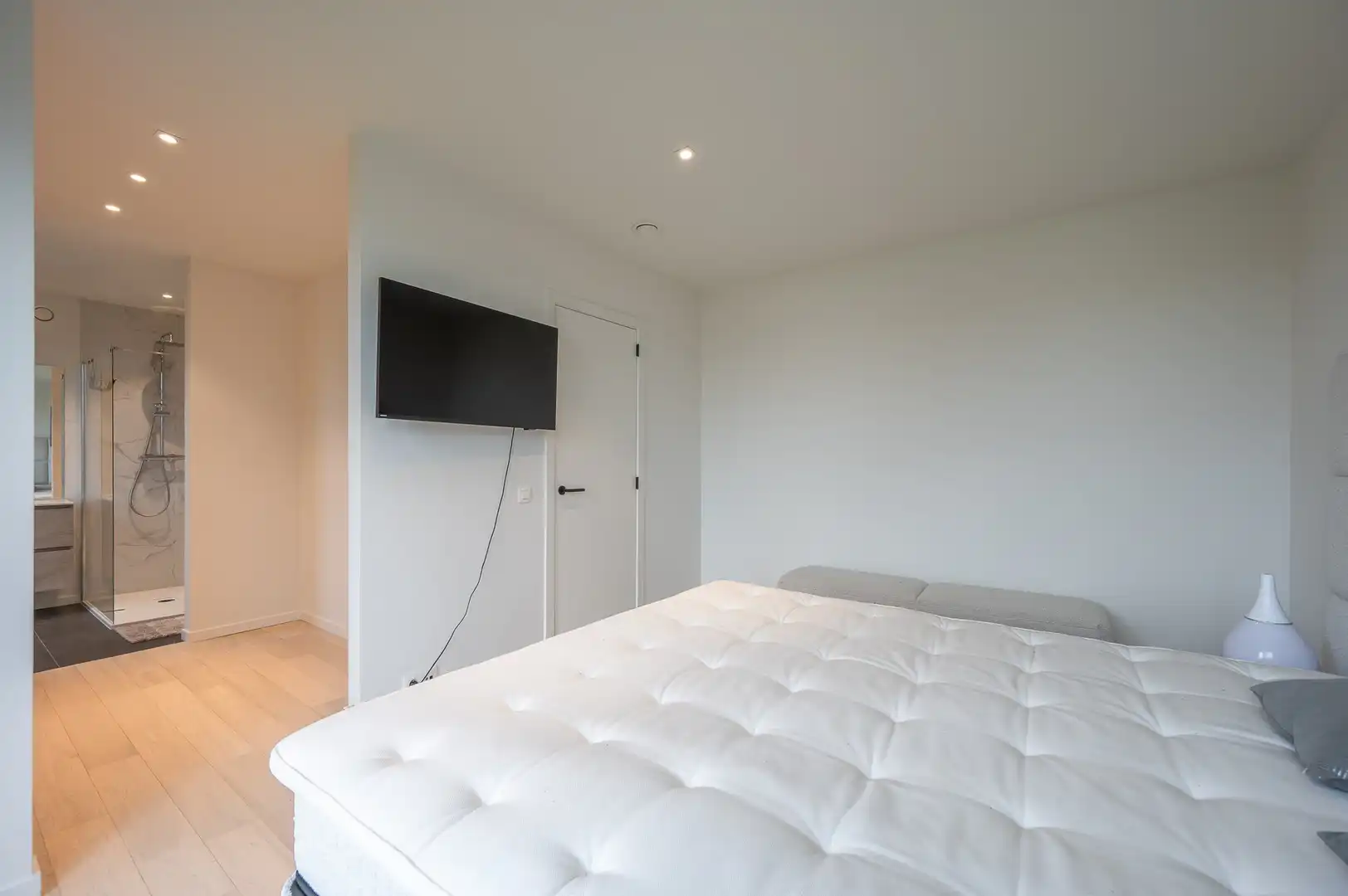 Alleenstaande moderne villa gelegen in een rustige residentiële omgeving te Knokke foto 14