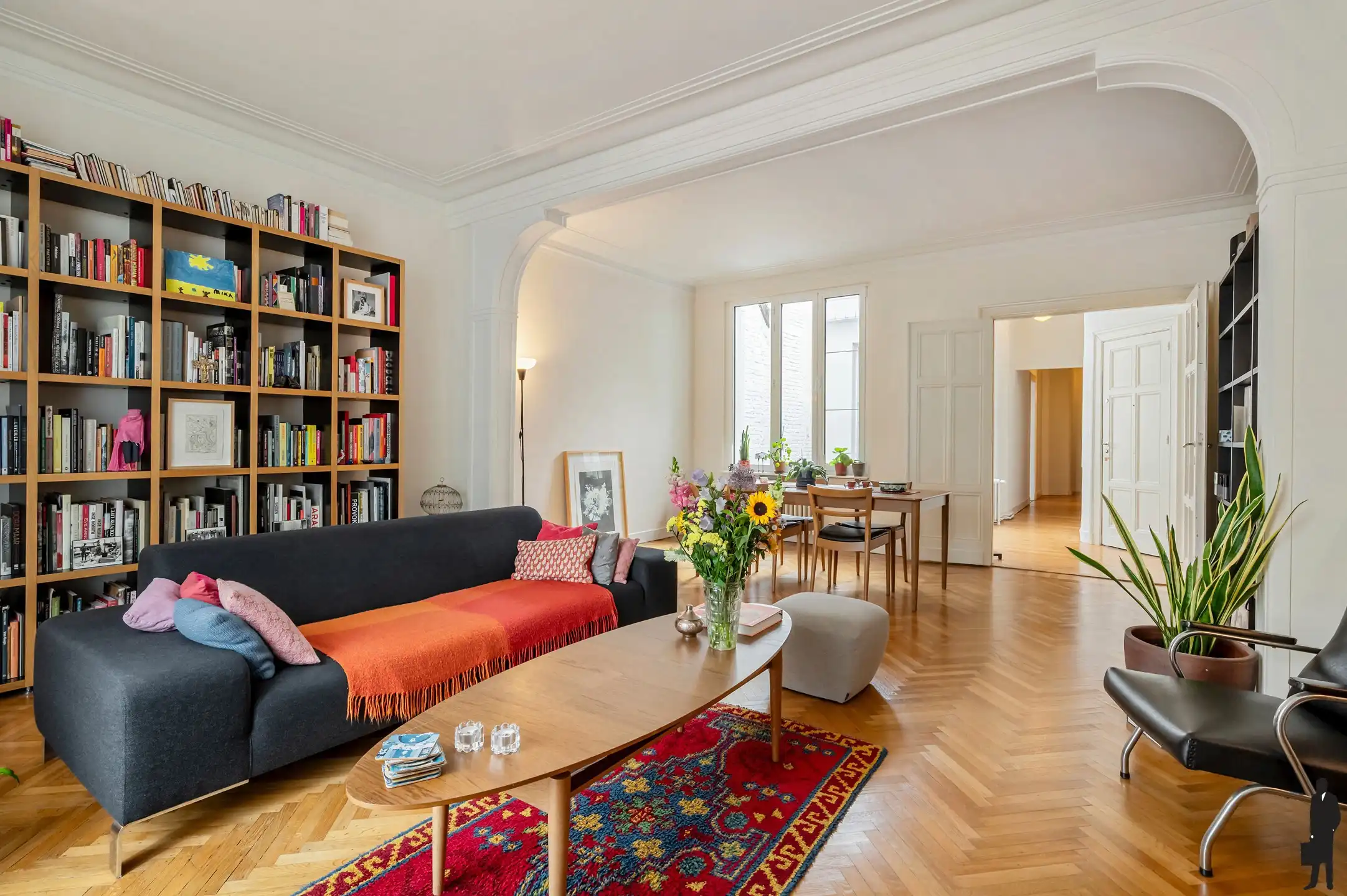 Karaktervolle penthouse met uitzonderlijke lichtinval.  foto {{pictureIndex}}