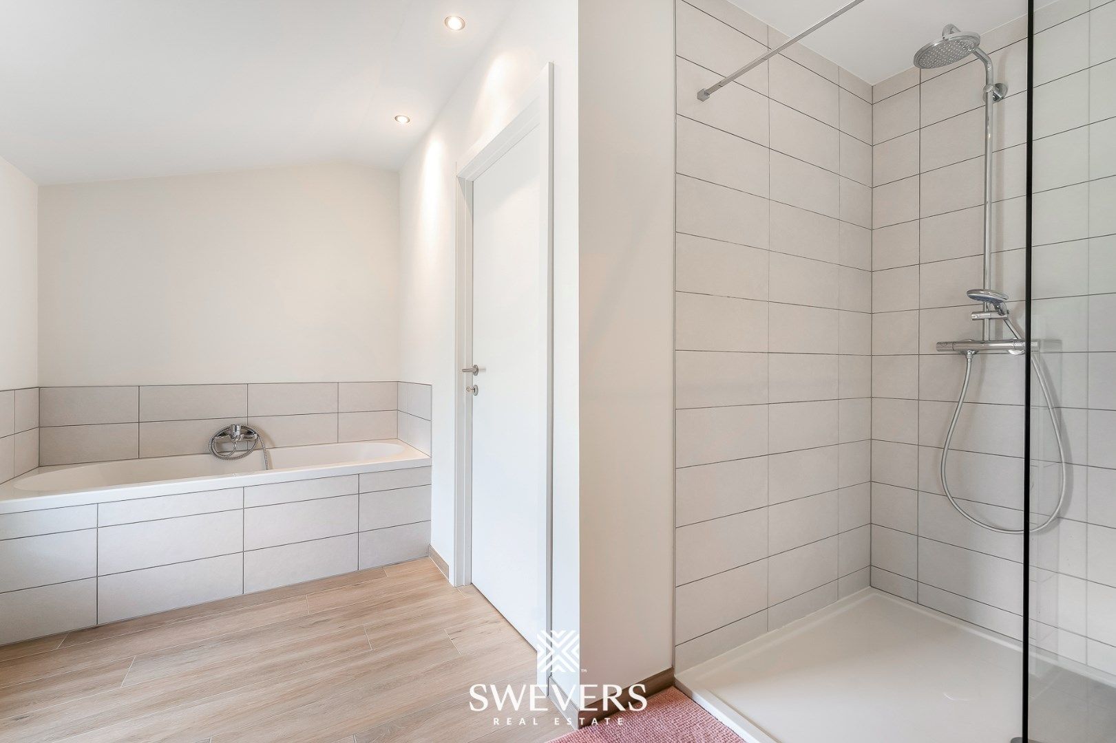 Gerenoveerde rijwoning met 4 slpk & tuin te Sint-Truiden foto 13