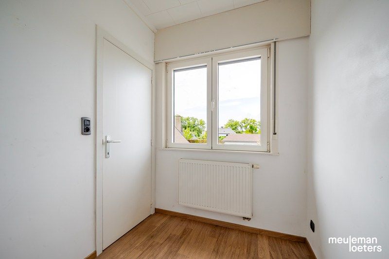 Eigentijdse woning met garage en beroepsgedeelte foto 13