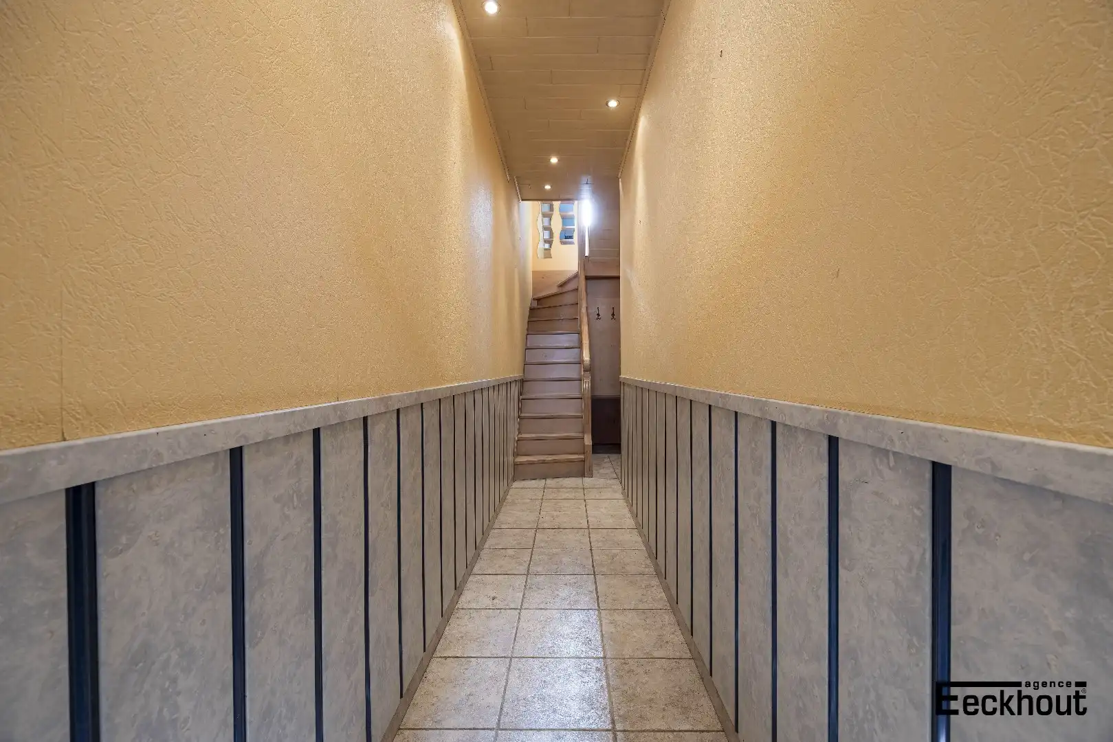 Te renoveren woning met diepe, zonnige tuin foto 15