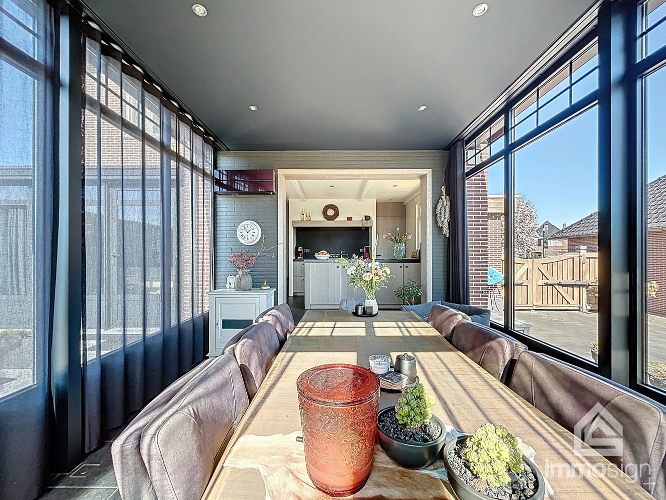 Exclusieve woning voorzien van dubbele garage en bedrijfshal op de Nederlandse grens foto 8