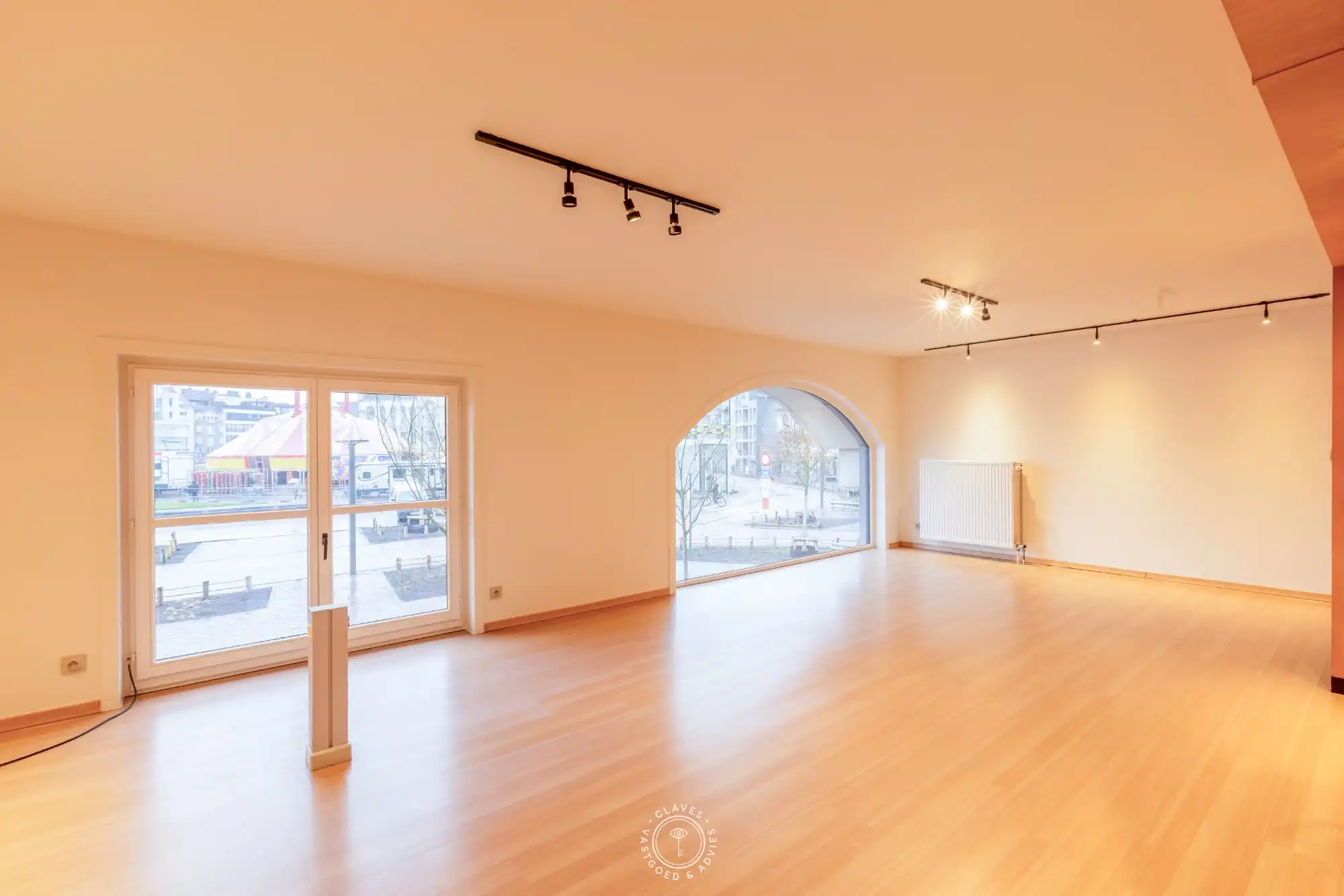 Centraal gelegen handelspand / kantoor met zicht op de Grote Markt foto 13