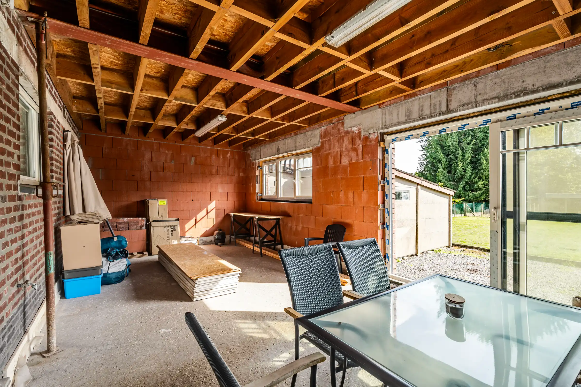 Vrijstaande woning met vernieuwd dak en veel potentieel foto 10