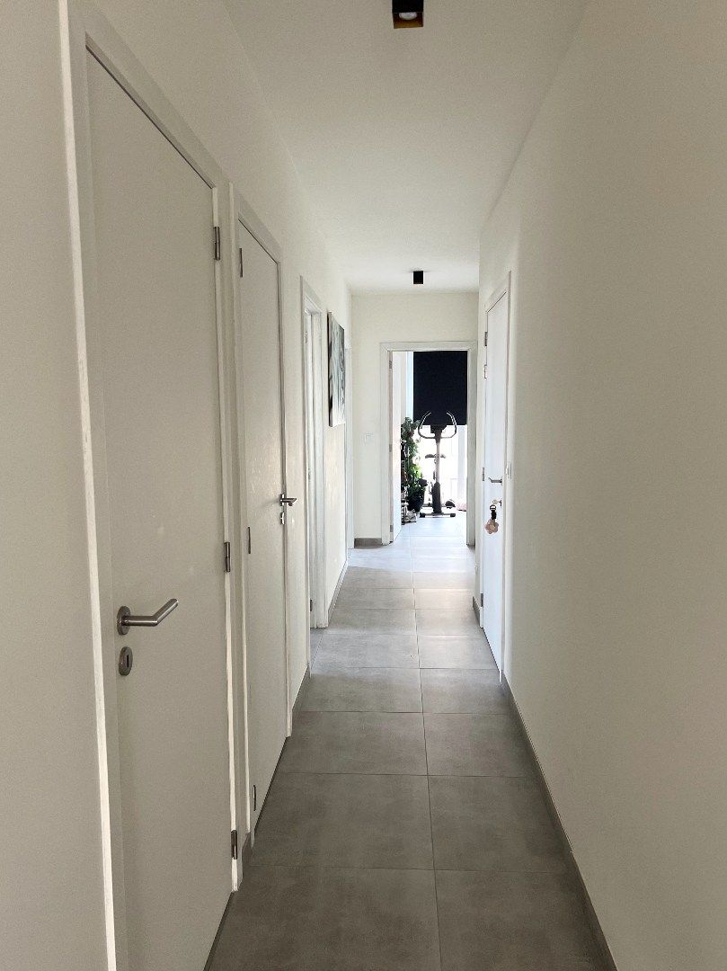 Te huur: Ruim en lichtrijk appartement met garage – Harelbeke foto 9