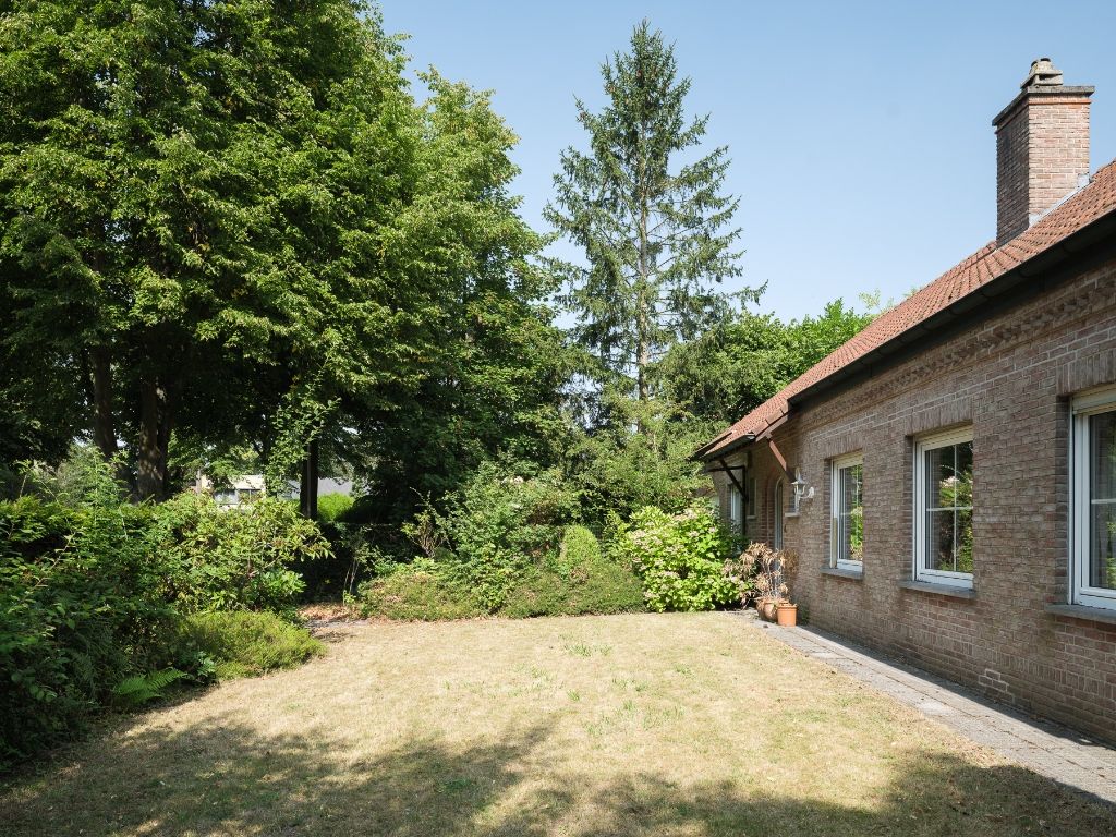 Vrijstaande woning op een gunstig perceel van 1.345 m² foto 2