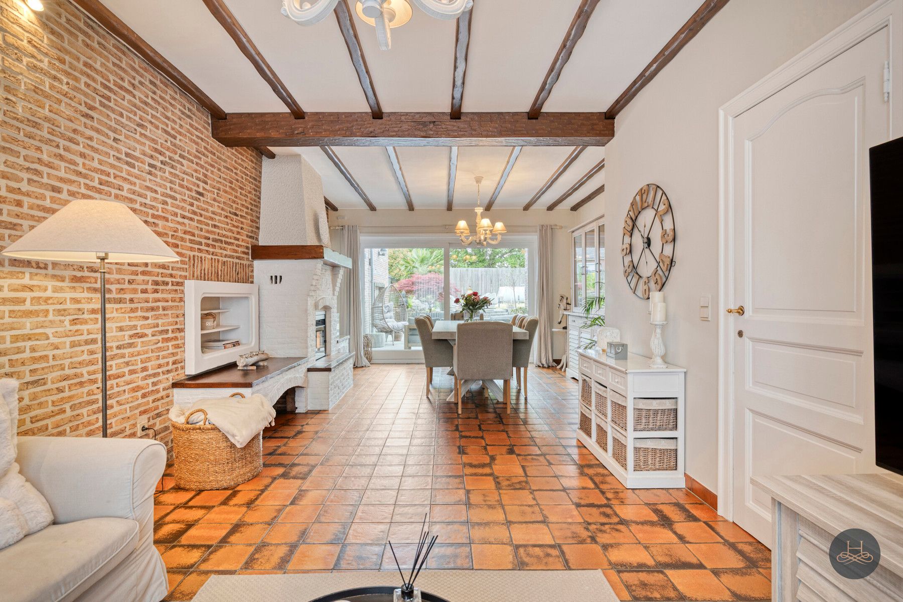 Gerenoveerde, unieke grote woning met ingerichte tuin foto 6