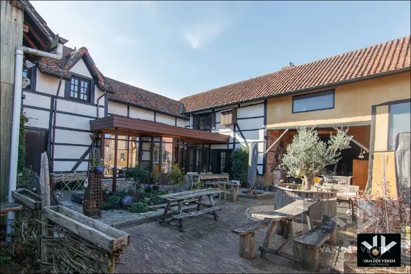 Volledig gerenoveerde, instapklare hoeve met authentieke elementen en sfeer in het hart van Haspengouw - een charmante woning én een ideale locatie om uw evenementenlocatie, B&B, kantoor, ... te vestigen! foto 30