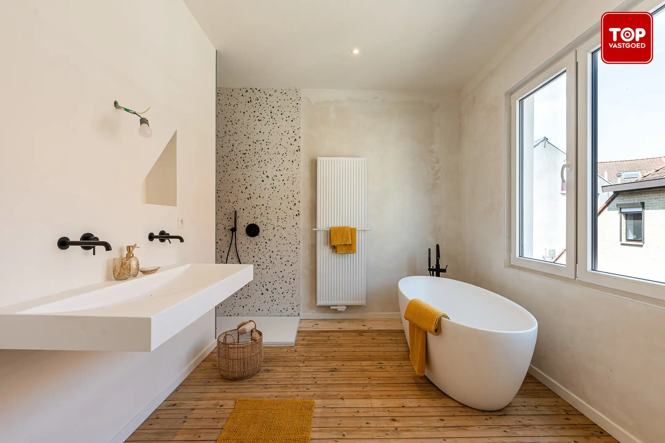 Instapklare, totaal gerenoveerde woning op toplocatie! foto 15