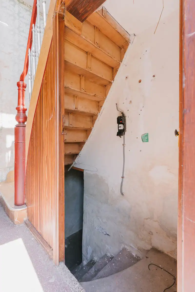 Karaktervolle, te renoveren woning met tal van mogelijkheden foto 25
