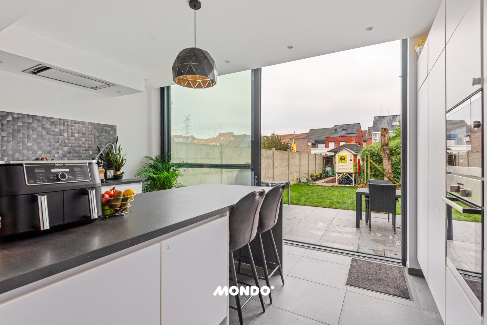 Gerenoveerde woning met 3 slaapkamers! foto 8