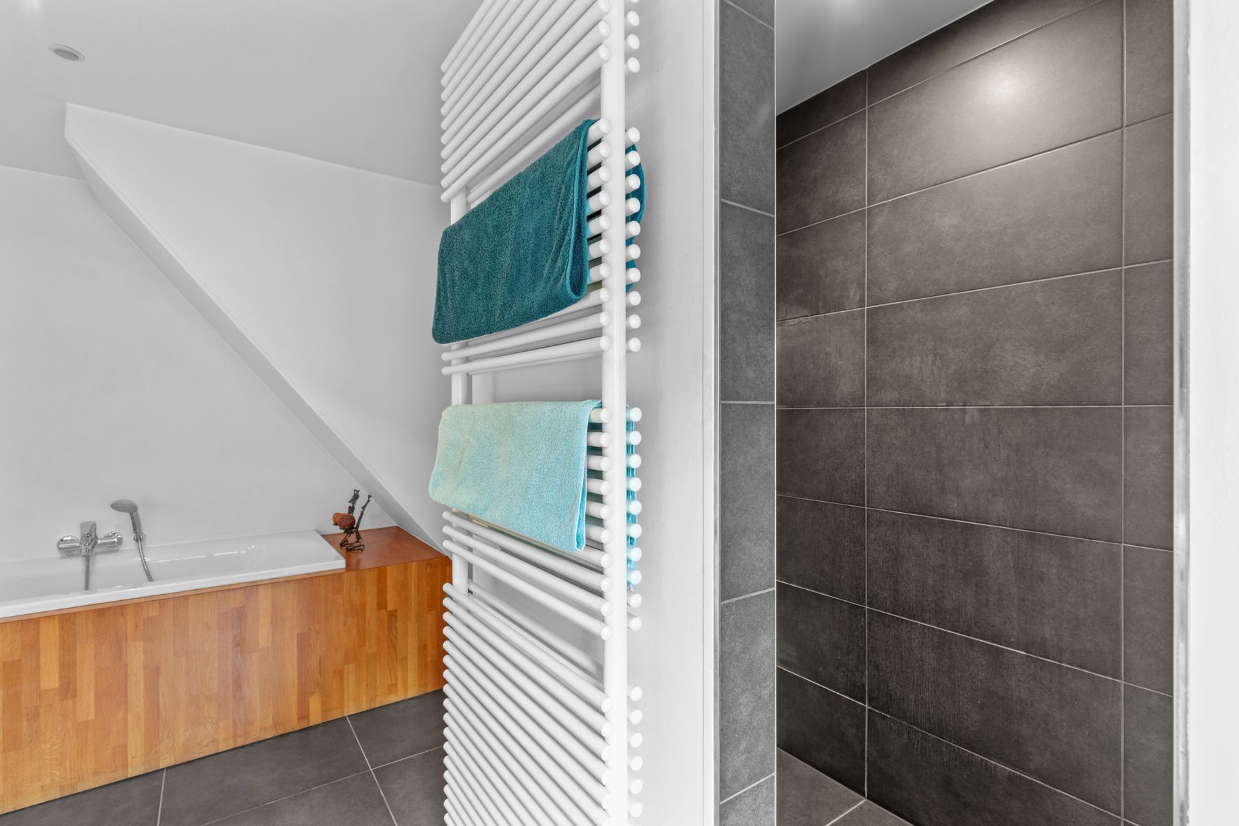 Ruime woning met 3 slpks en uitnodigend dakterras foto 12