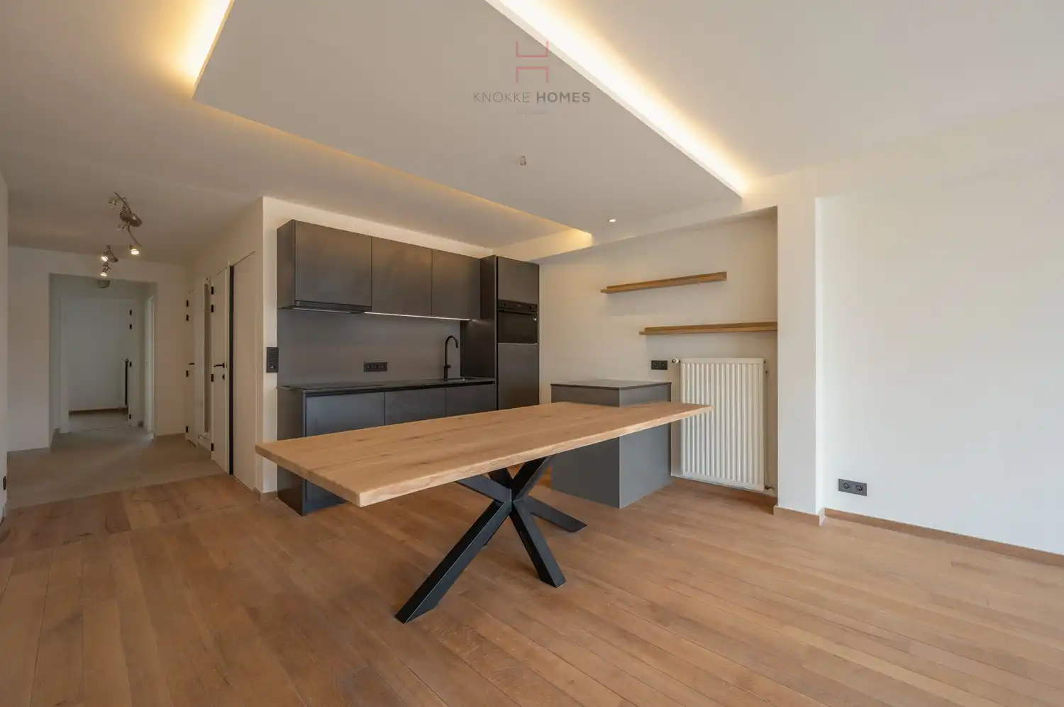 Gerenoveerd 3-kamerappartement met Zuidgericht terras vlakbij het Albertstrand foto 8