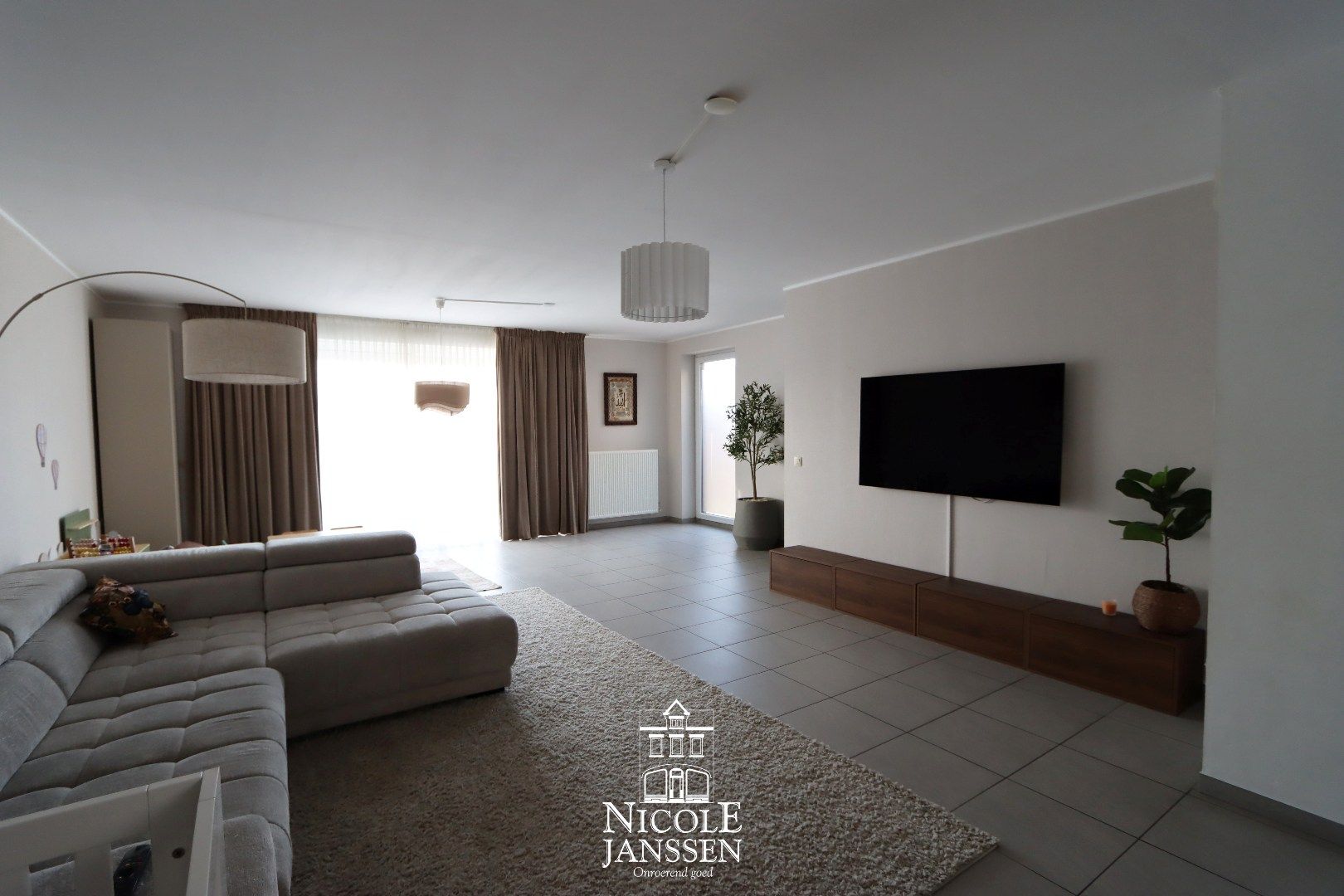 Halfvrijstaande nieuwbouwwoning met drie slaapkamers en carport foto 3