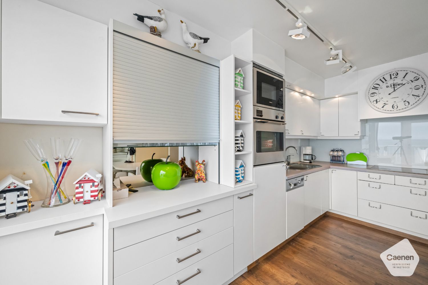 Instapklare gemeubelde penthouse met één slaapkamer en met een prachtig zicht over de zee. Met garagebox op het Casinoplein inbegrepen. foto 4