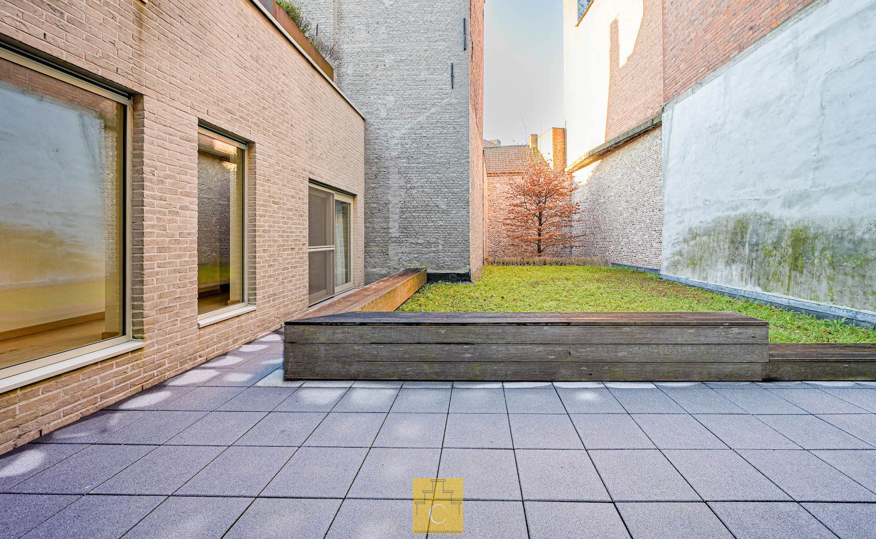 Gelijkvloersappartement zonneterras en tuin,  autostandplaats in kleine luxe-residentie tussen Sint-Salvators en Markt foto 7