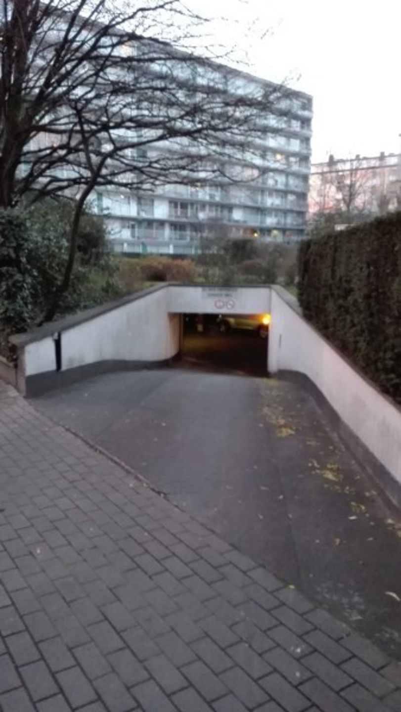 Ondergrondse staanplaats. foto 2